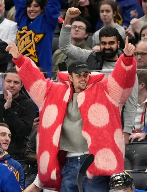 Bieber arrives at NHL All-Star Game sporting polka dot oversized jacket