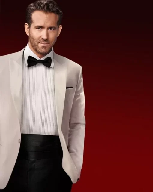 Nolan Red Notice Ryan Reynolds White Suit