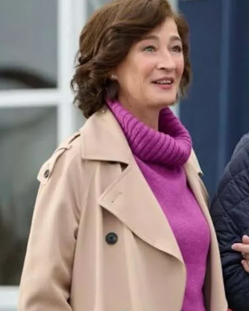 Moira Kelly Love of the Irish Coat